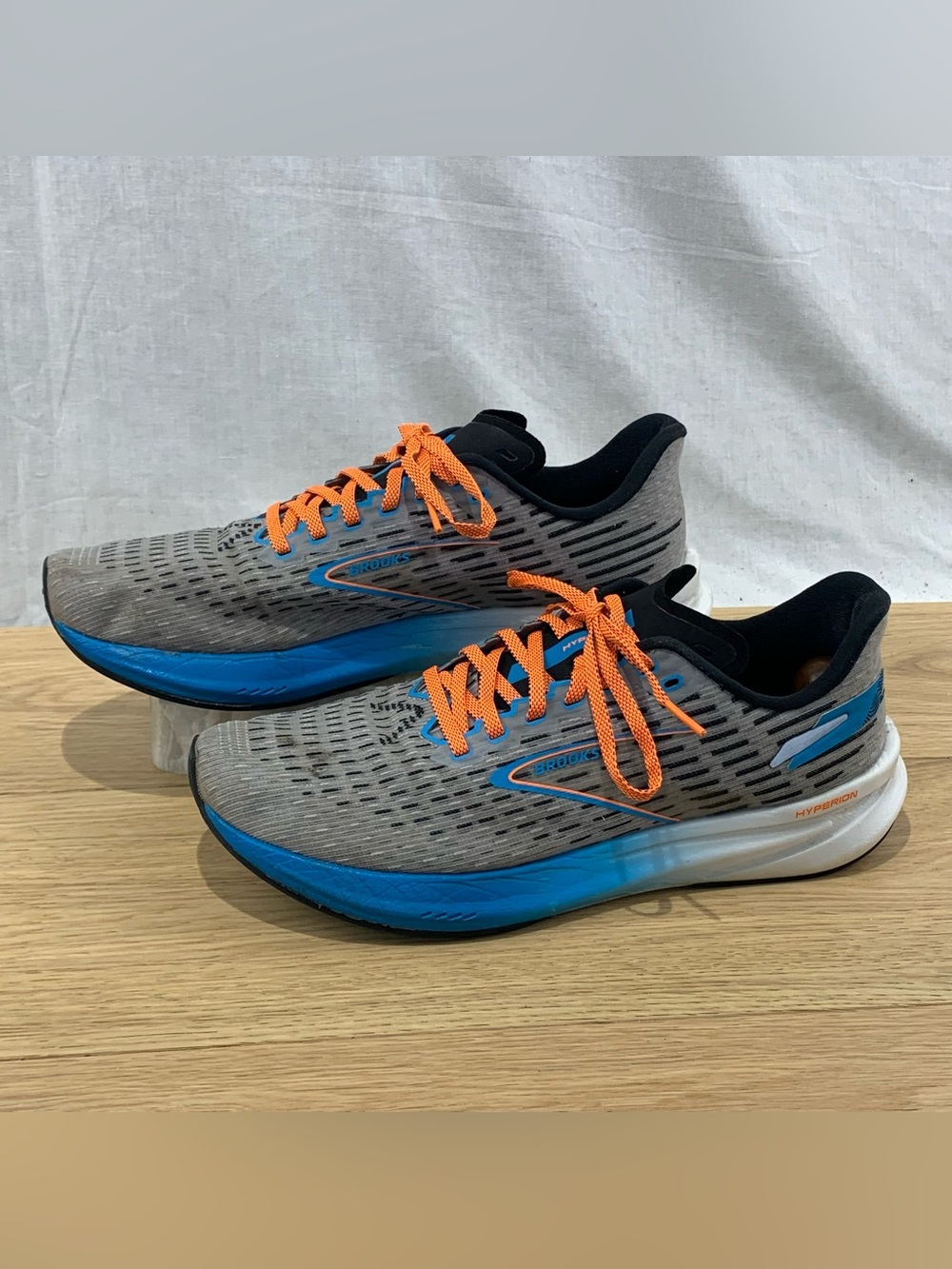 Brooks Hyperion Men's Running Shoes Gray Atomic Blue Scarlet Size 10.5 D